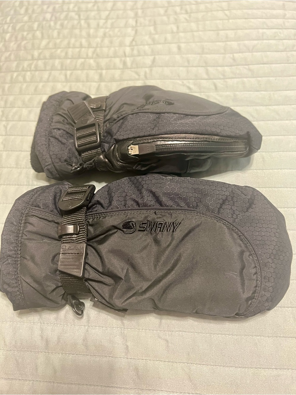 Swany Women's Black Ski Mittens - Insulated Winter Gloves - Picture 1 of 4